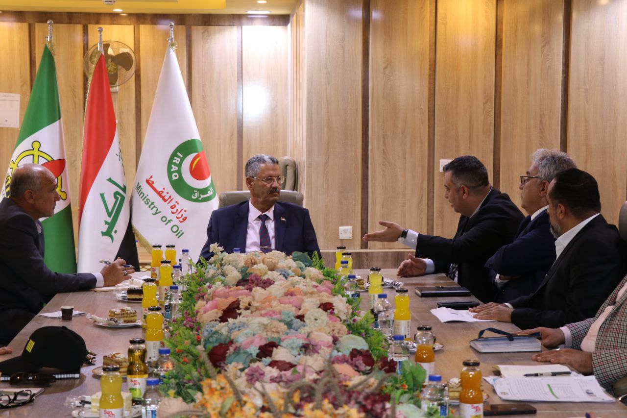 نائب رئيس الوزراء لشؤون الطاقة وزير النفط يزور مقر شركة ناقلات النفط العراقية ويشيد بدور العاملين وكوادرها البحرية  